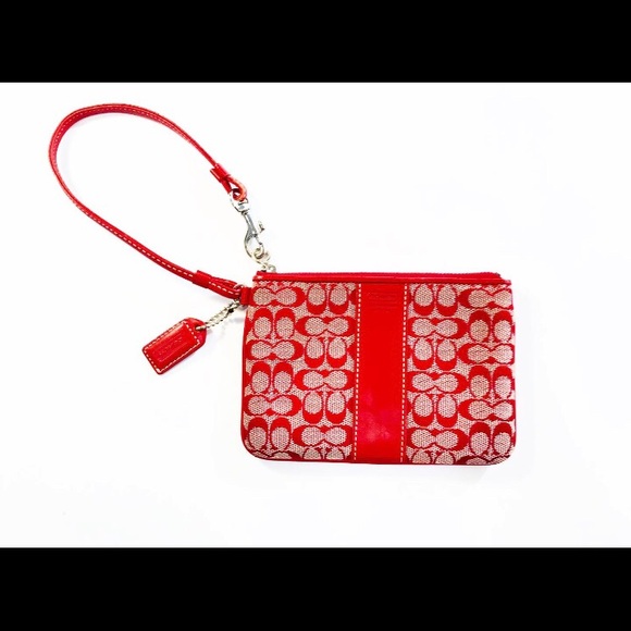 Coach Handbags - Adorable Coach wristlet - excellent condition!